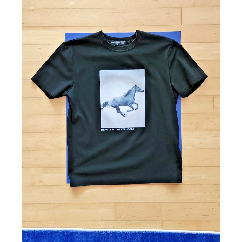 Manière De Voir "Beauty in the Struggle" Horse T-Shirt – Men's Size M Black
